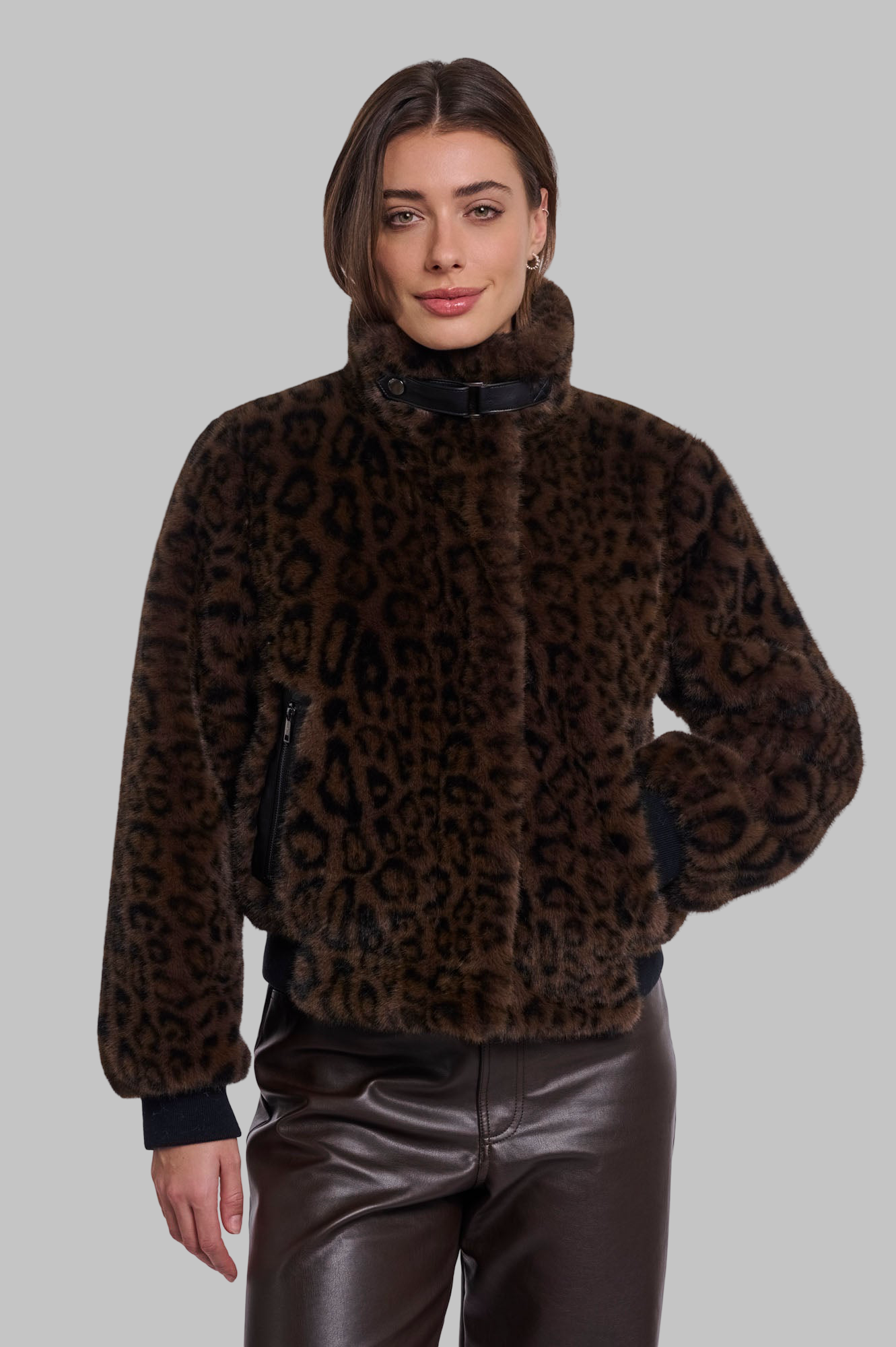 Ambra – Dirbtinio kailio striukė stačia apykakle – Rudas leopardo raštas – nuotrauka 1