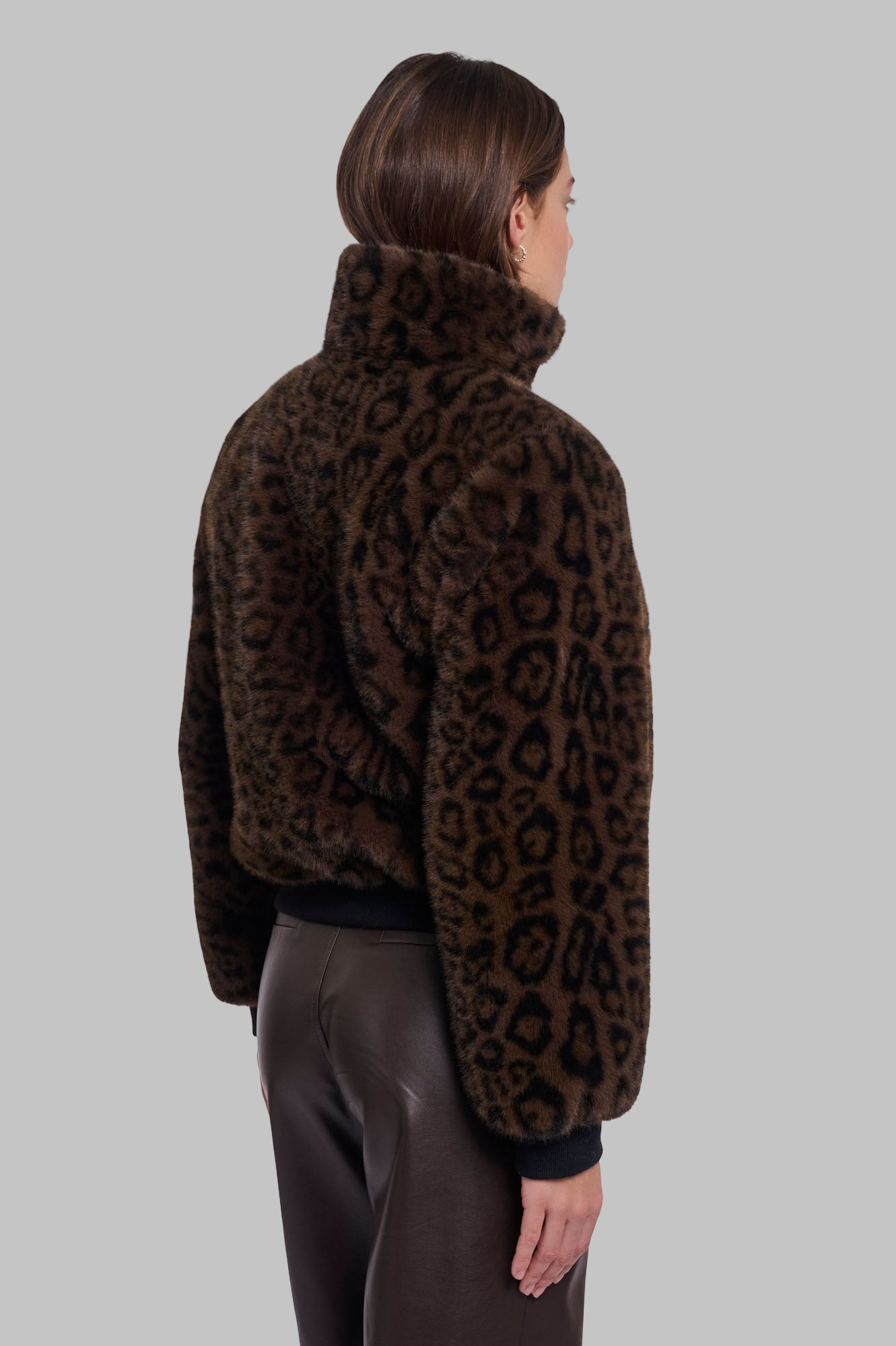 Ambra – Dirbtinio kailio striukė stačia apykakle – Rudas leopardo raštas – nuotrauka 3