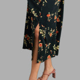 Flora – Gėlėta juoda maxi suknelė
