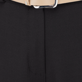 Juodos tiesios kelnės su diržu – nuotrauka Nr. 3